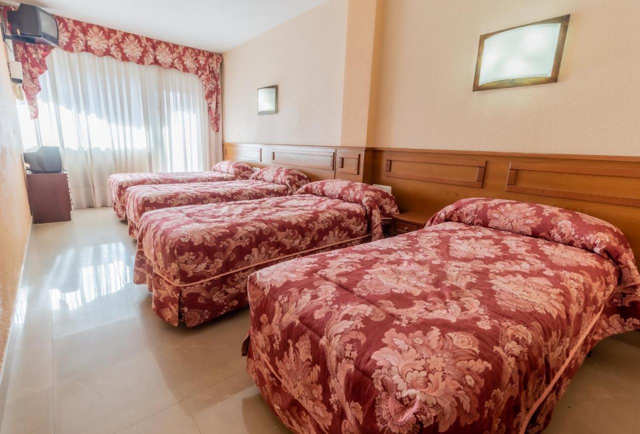 Quarto Triplo com Casa de Banho Privativa